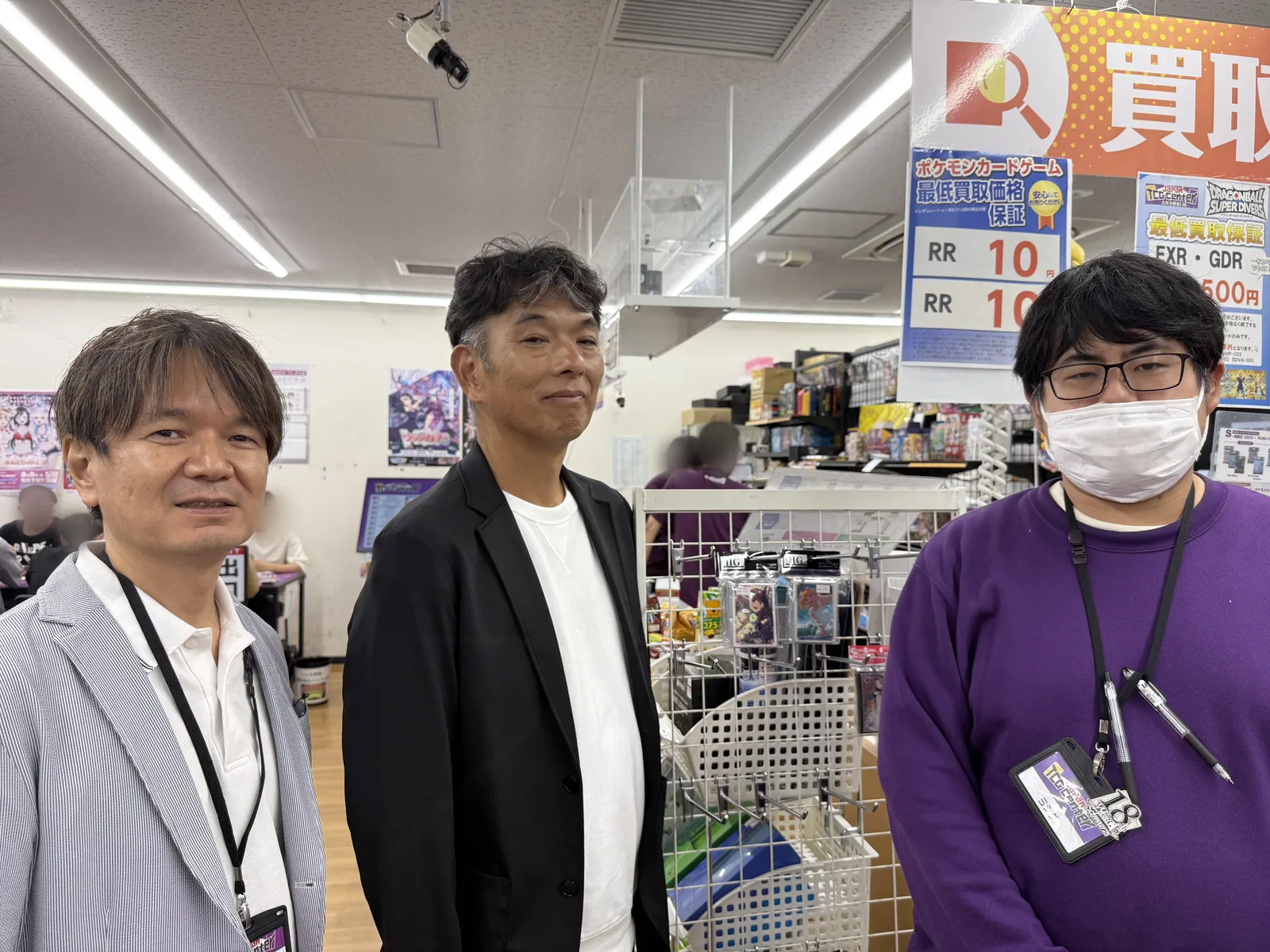 買取カウンター前で取材に応じてくださったみなさん